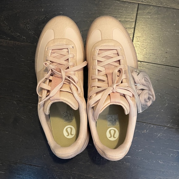 NEW in box Lululemon Womens City Verse Sneakers in Precocious Pink size US 9 - Picture 7 of 8